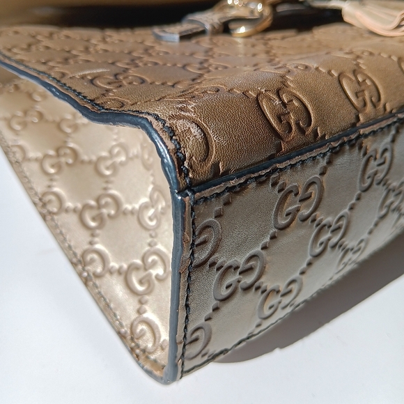 Gucci medium Emily gold embossed shoulder bag - Picture 12 of 16